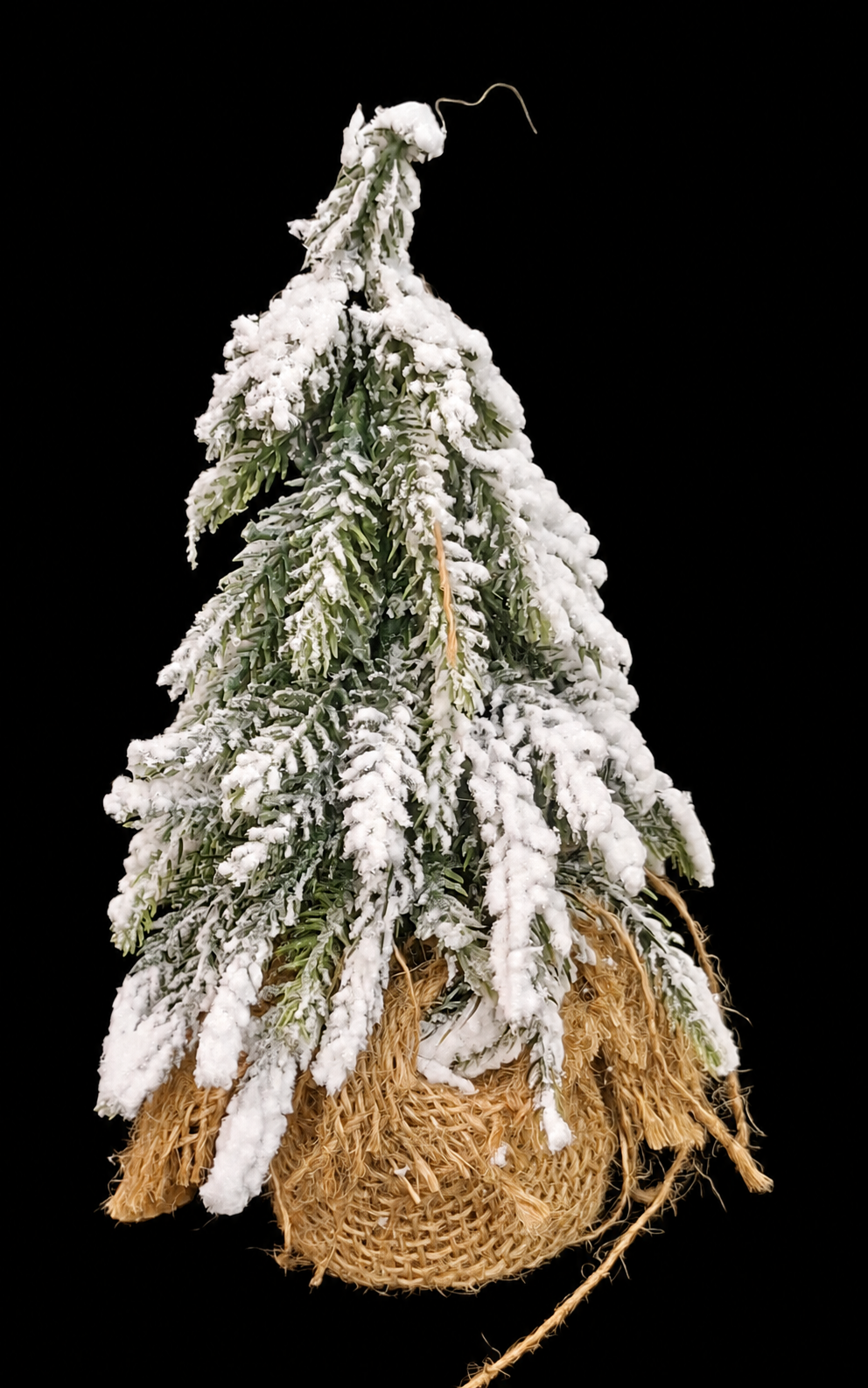 Brad artificial de Crăciun înzăpezit, cu bază rustică din fibre naturale - 20cm